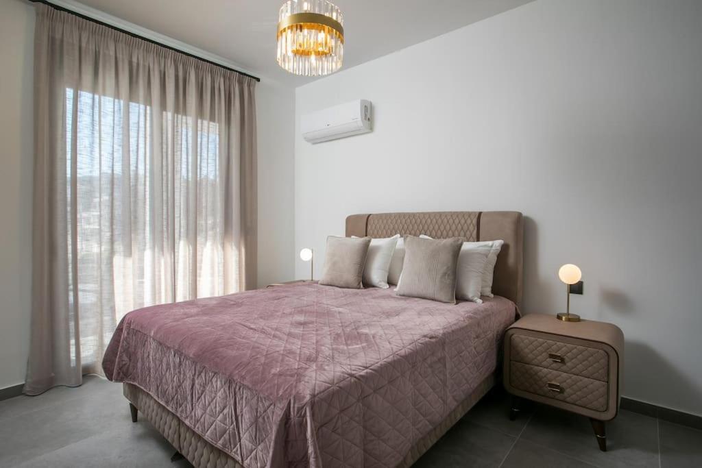 Seranti Villa *
