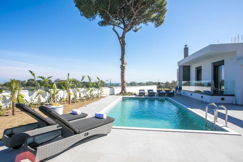 Seranti Villa *